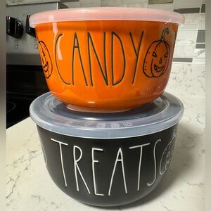 Rae Dunn Set of Two Ceramic Bowls With Vent Lids